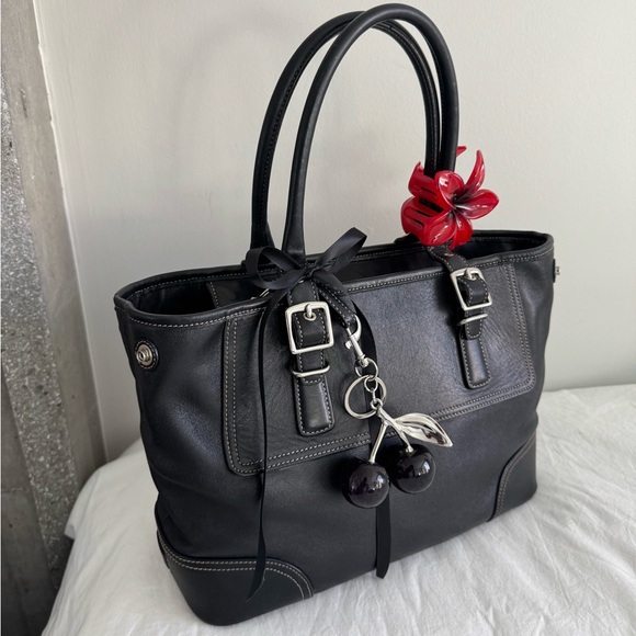 Vintage Coach Hampton Shoulder Bag - Picture 4 of 8